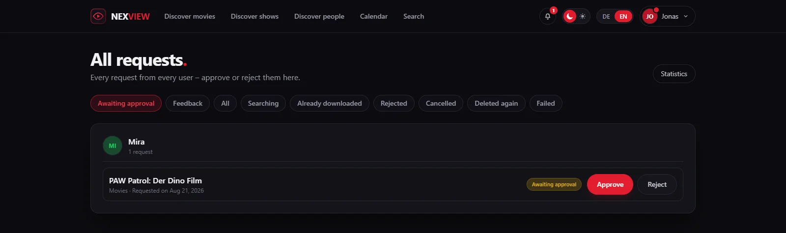 Screenshot: the approval list with one waiting request and the approve and reject buttons beside it